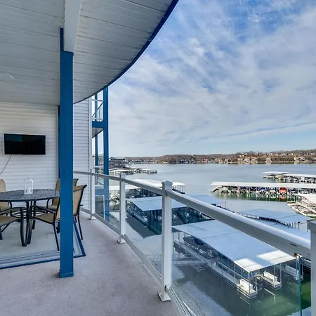 Lake Ozark Condo With Water Views And Pool Access!